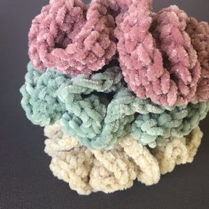 Velvet Scrunchie Set Crochet